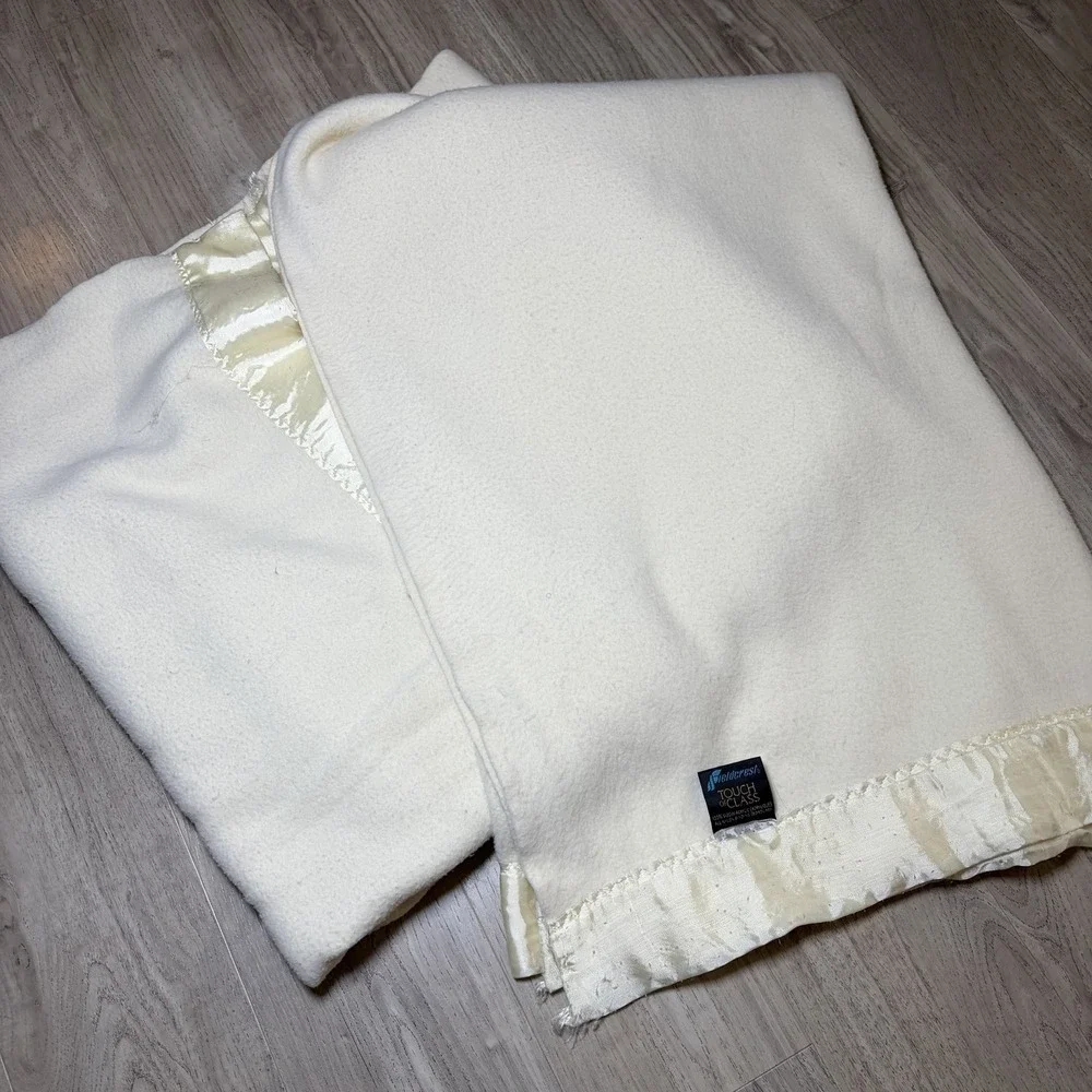 Vtg Fieldcrest 80s Acrylic‎ Blanket Full Double Touch of Class Satin Trim USA